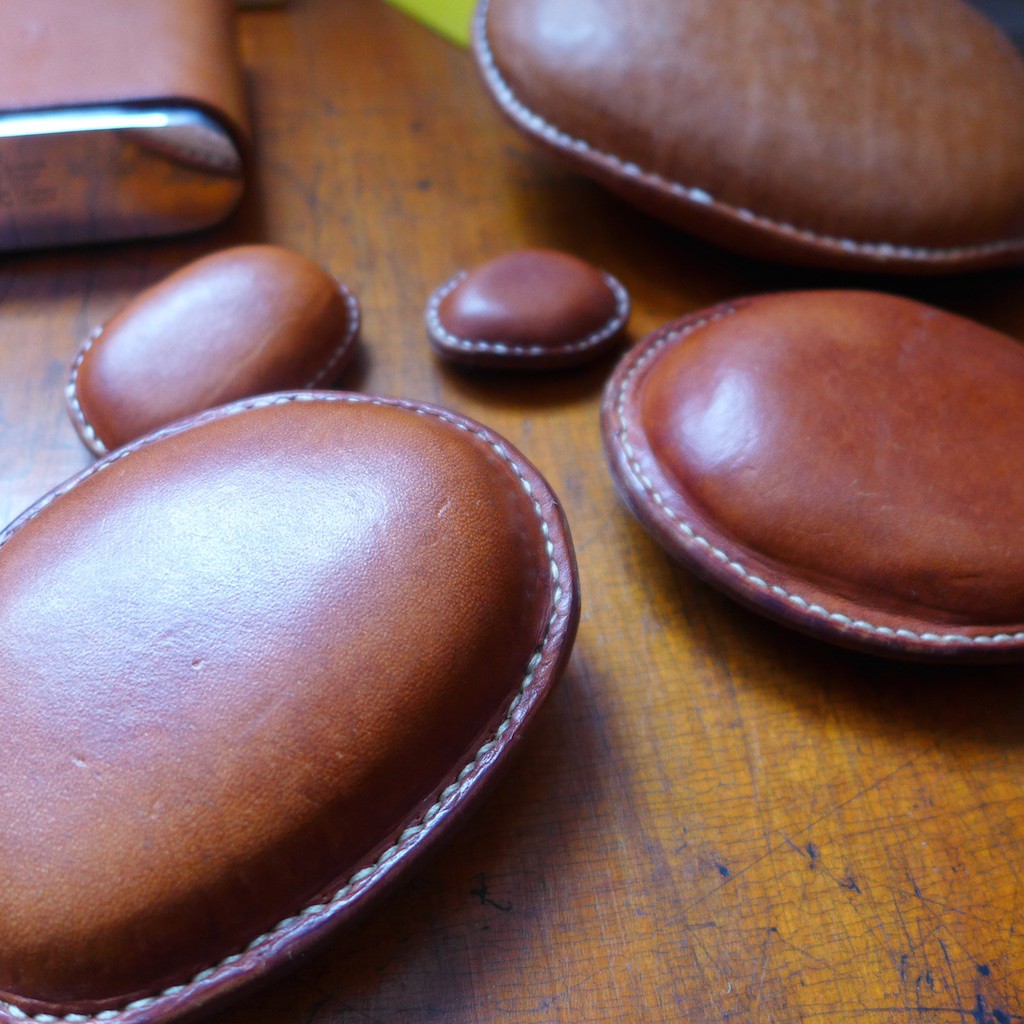 Ledersteine Handschmeichler Türstopper Paperweight