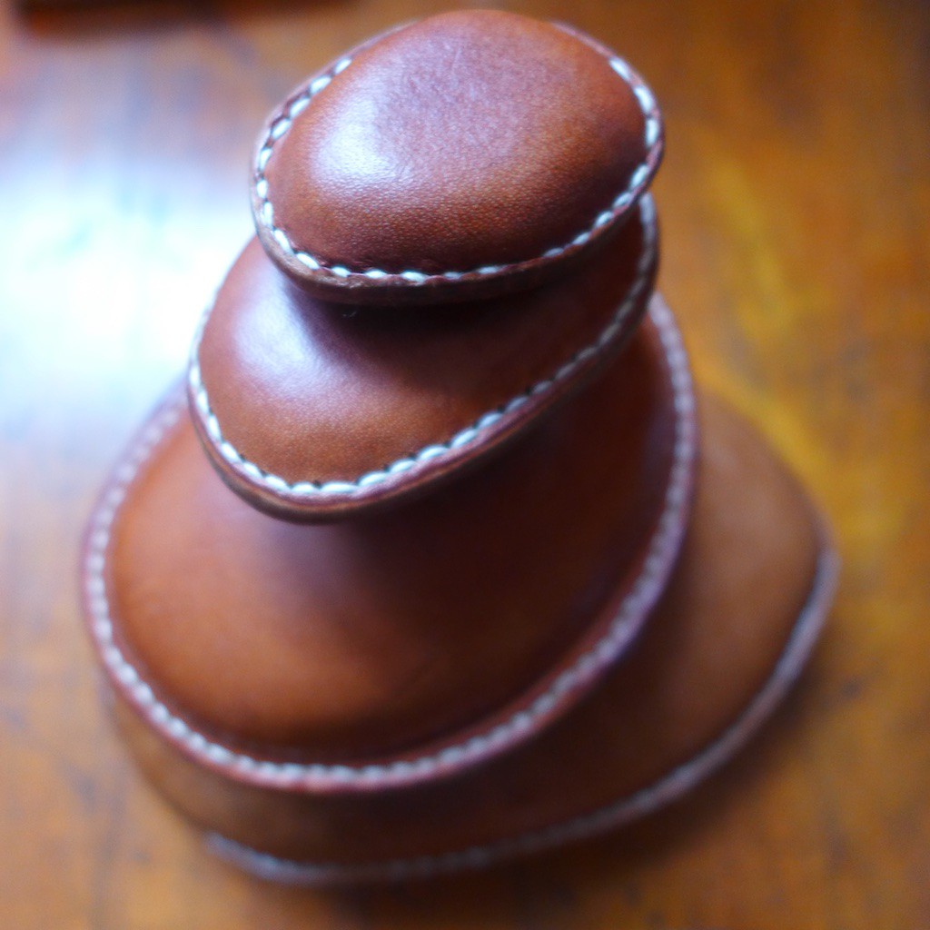 Ledersteine Handschmeichler Türstopper Paperweight