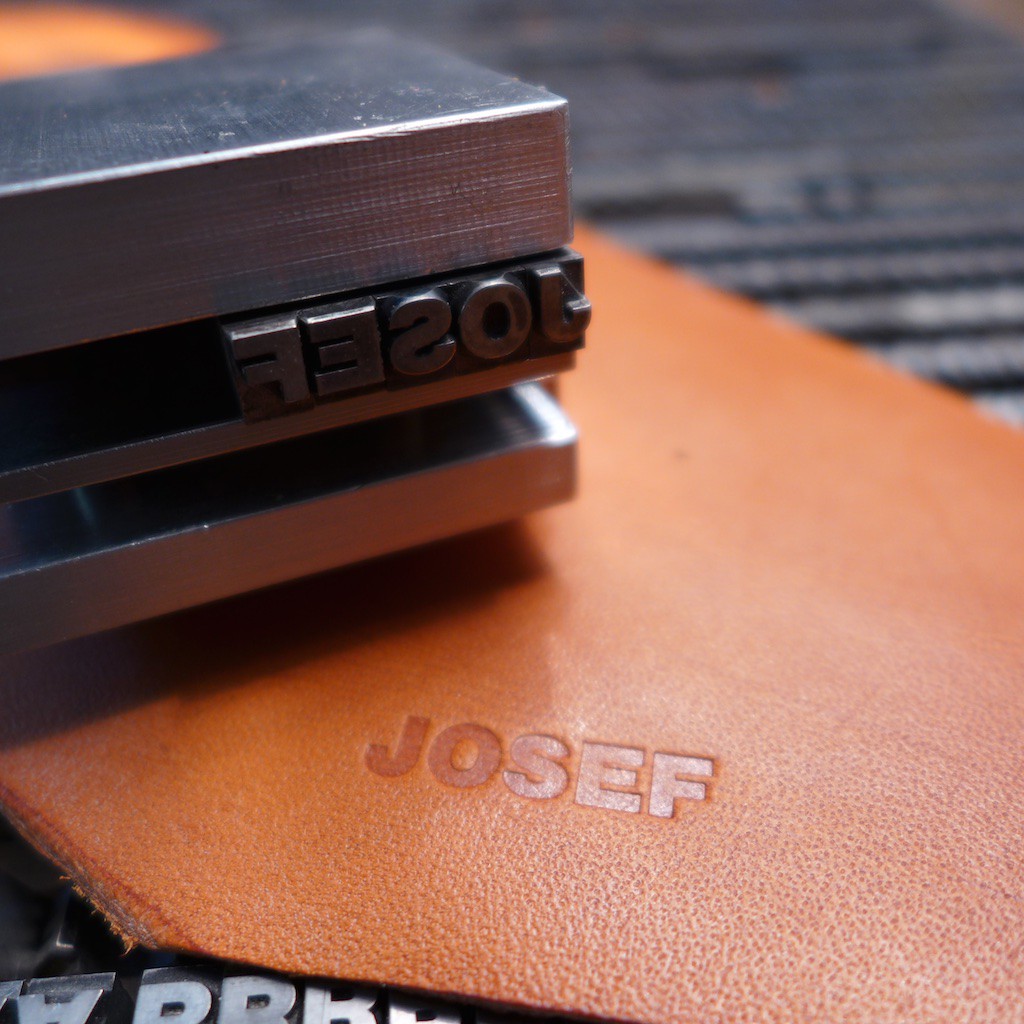 Monogramm Initialen Prägen Leder 1538